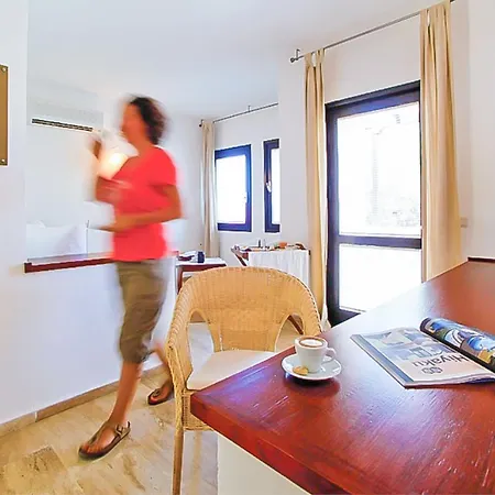 4reasons + Bistro | 12+ Otel 4*