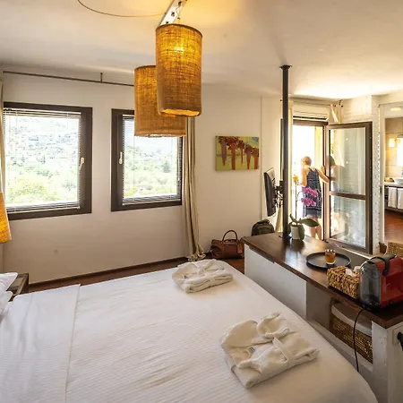 Hotel 4reasons + Bistro | 12+