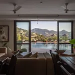 فندق 4reasons + Bistro | 12+ يالِكافاك