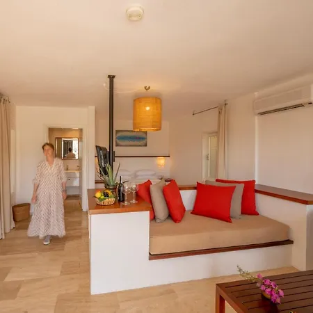 4reasons + Bistro | 12+ Hotel Yalikavak