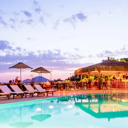 4reasons + Bistro | 12+ Отель Яликовак