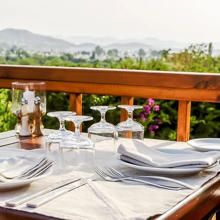 4reasons + Bistro | 12+ 4* Yalikavak