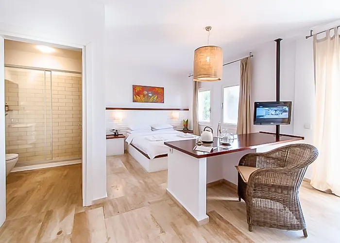 4reasons + Bistro | 12+ 4* Яликовак