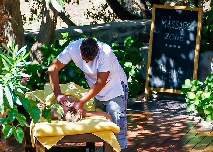 4reasons + Bistro | 12+ Hotell 4*