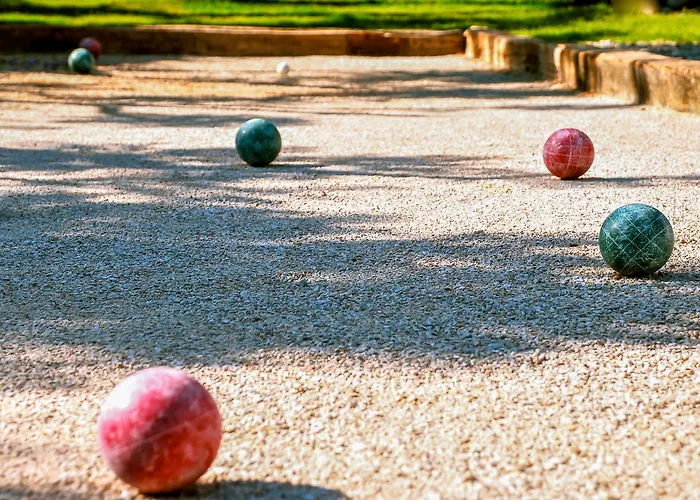 4reasons + Bistro | 12+ Отель Яликовак