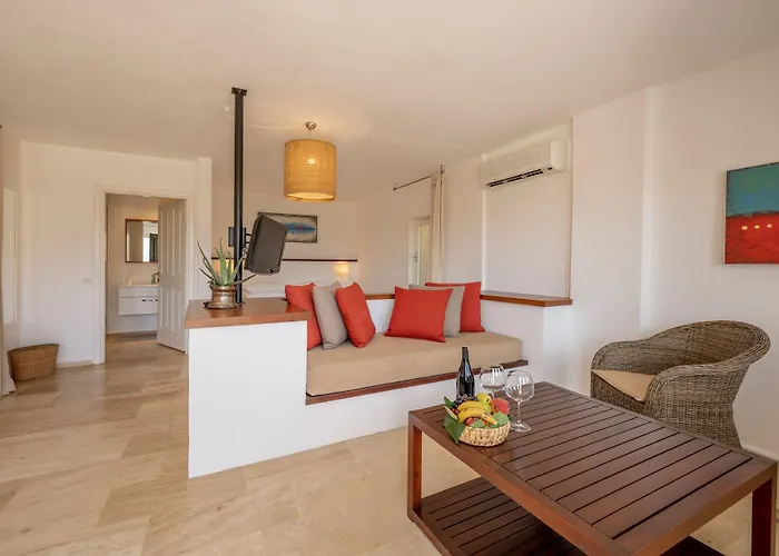 4reasons + Bistro | 12+ Hotell 4*